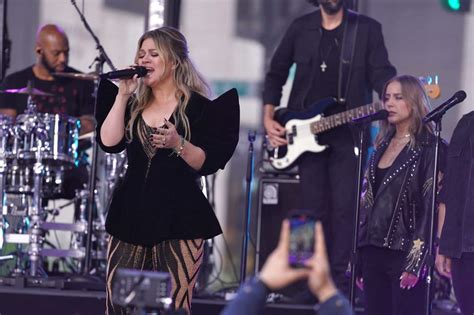 Debunking the Myth: Kelly Clarkson Weight Loss Gummies Fake or Fad?